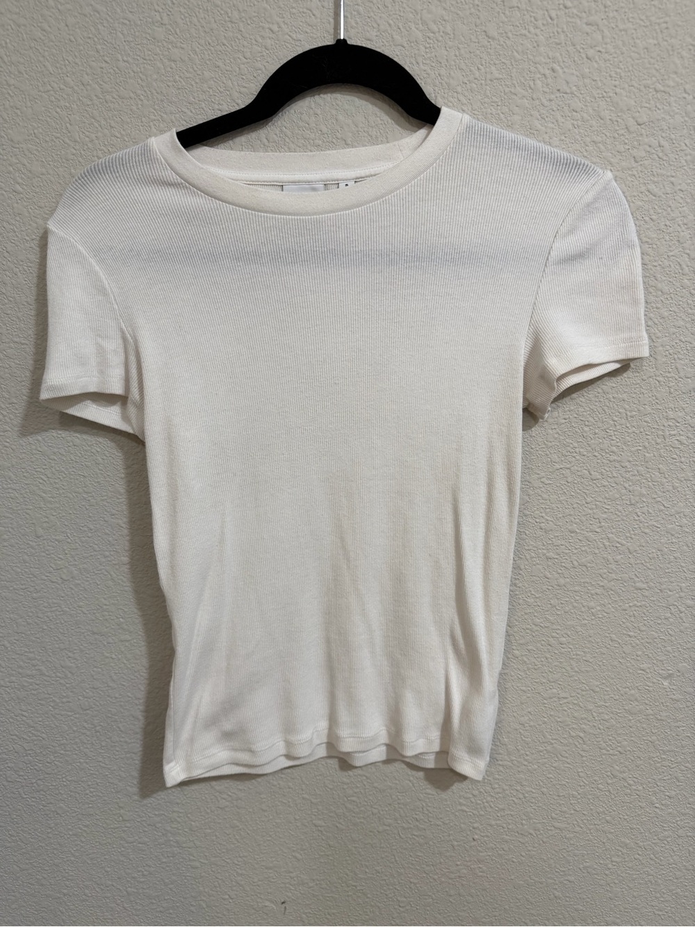 Aritzia TNA HomeStretch Ribbed White Baby Tee Size Small - Picture 1 of 4